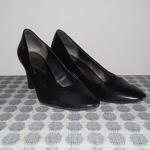 Black Pumps